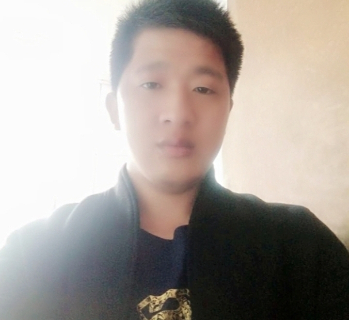 形影不离的第一张照片--嘉兴闪婚服务中心